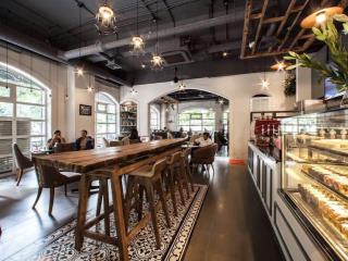 Mặt phố trần quốc hoàn 100m2x3 tầng, mặt tiền 8m, giá 130 triệu/ tháng.  0342 567 ***