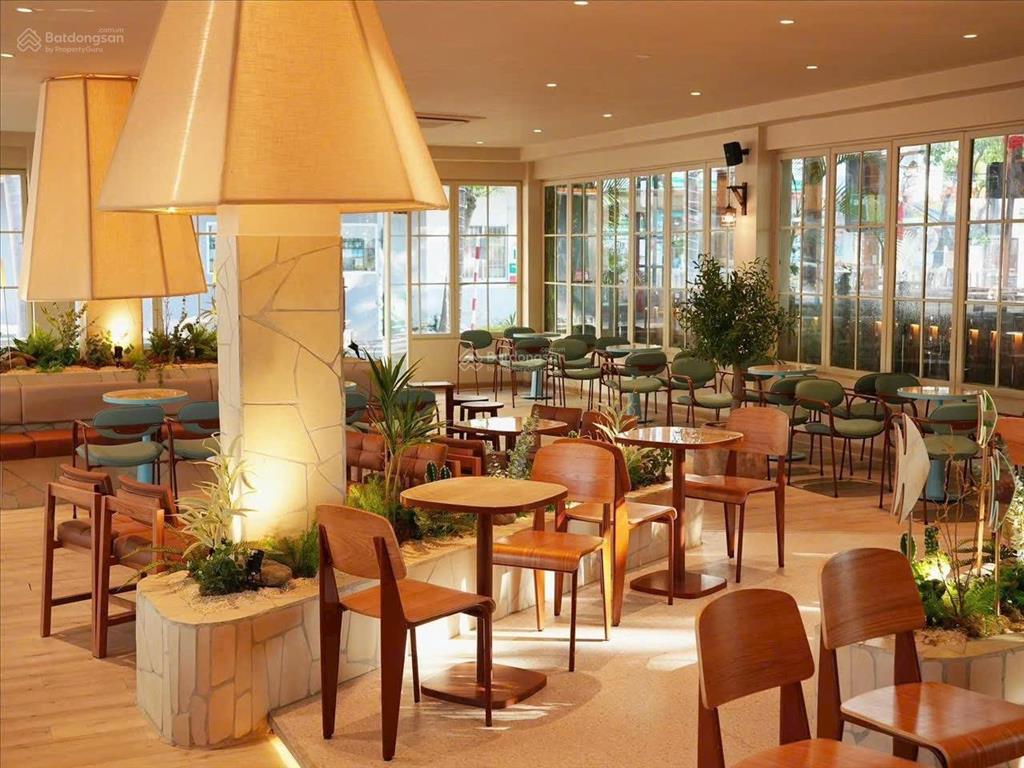 Mặt phố trần quốc hoàn 100m2x3 tầng, mặt tiền 8m, giá 130 triệu/ tháng.  0342 567 ***