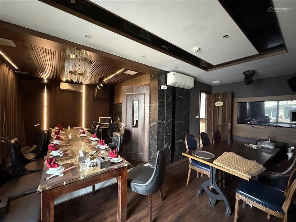 Mặt phố trần kim xuyến residence chelsea 80m2 x 3 tầng, mặt tiền 10m, giá 120 triệu/tháng.