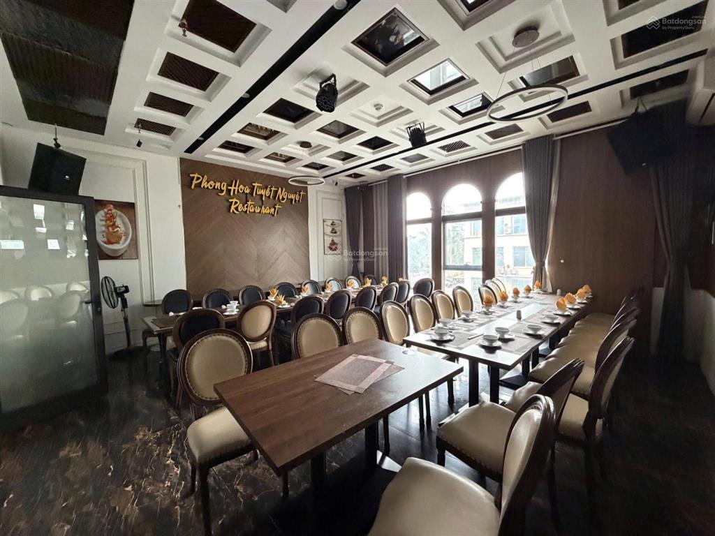 Mặt phố trần kim xuyến residence chelsea 80m2 x 3 tầng, mặt tiền 10m, giá 120 triệu/tháng.