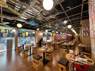Căn góc mặt phố tạ quang bửu 300m2 xây 3 tầng, mặt tiền lô góc, giá 130 triệu/ tháng.