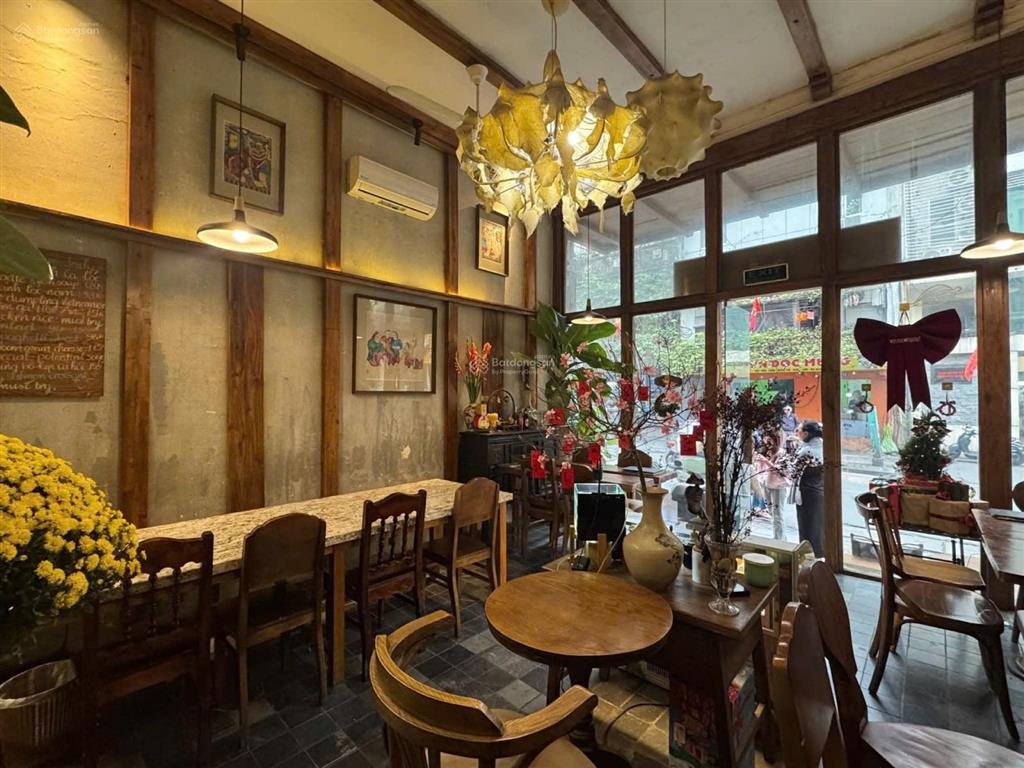 Mặt phố tông đản 160m2 mặt tiền 15m, giá 65 triệu/tháng.  0342 567 ***