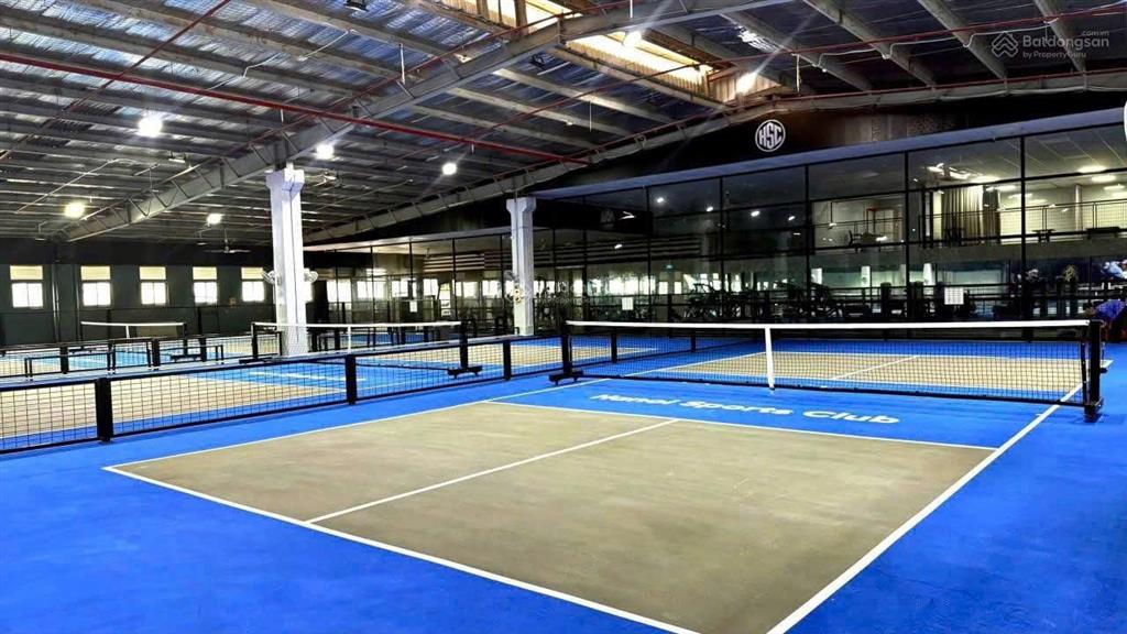 Cho thuê 2000m2 tại mặt phố phó đức chính chia làm 08 sân pickleball. chỉ vào vận hành. giá 250tr