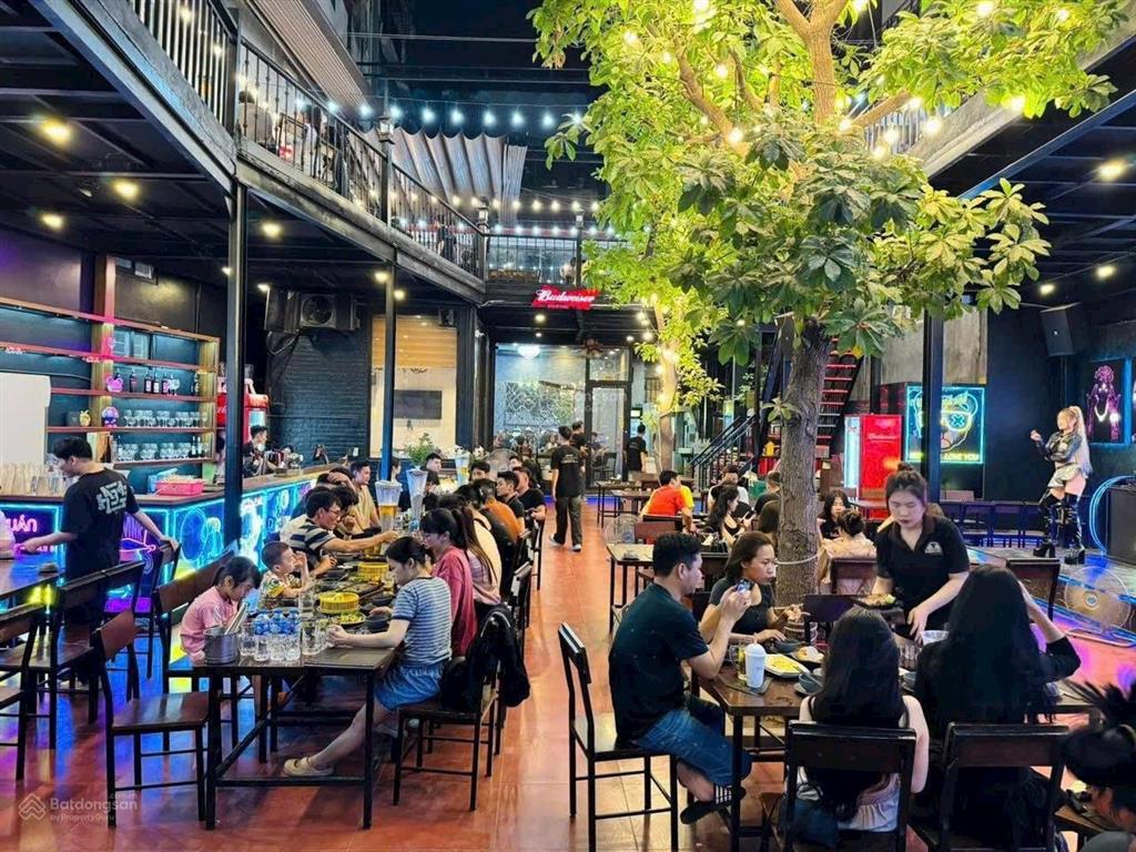 Mặt phố minh khai 1700m2, giá thuê 250 triệu/tháng. phù hợp làm cafe sân vườn, beer garden