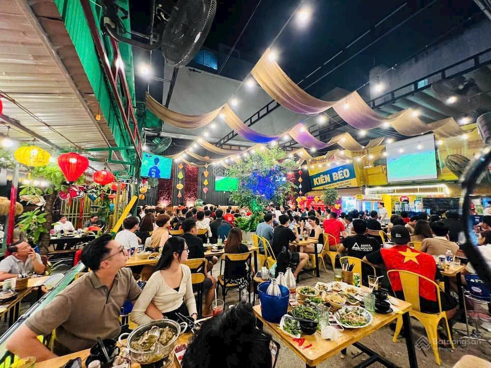 Mặt phố minh khai 1700m2, giá thuê 250 triệu/tháng. phù hợp làm cafe sân vườn, beer garden