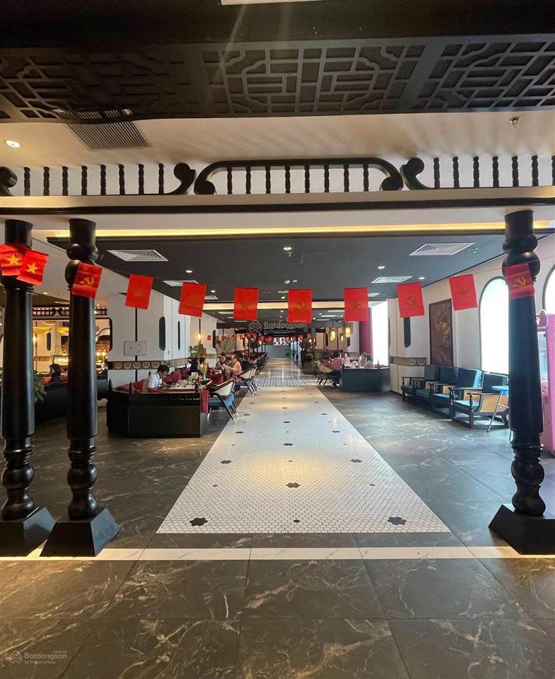 Siêu phẩm mặt phố trần thái tông 1500m2, mặt tiền 16,5m. giá 500 triệu/tháng.  0342 567 ***