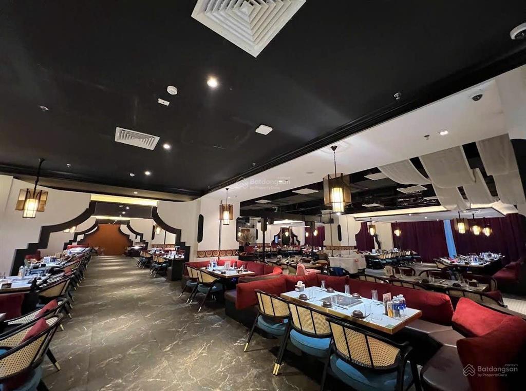 Siêu phẩm mặt phố trần thái tông 1500m2, mặt tiền 16,5m. giá 500 triệu/tháng.  0342 567 ***