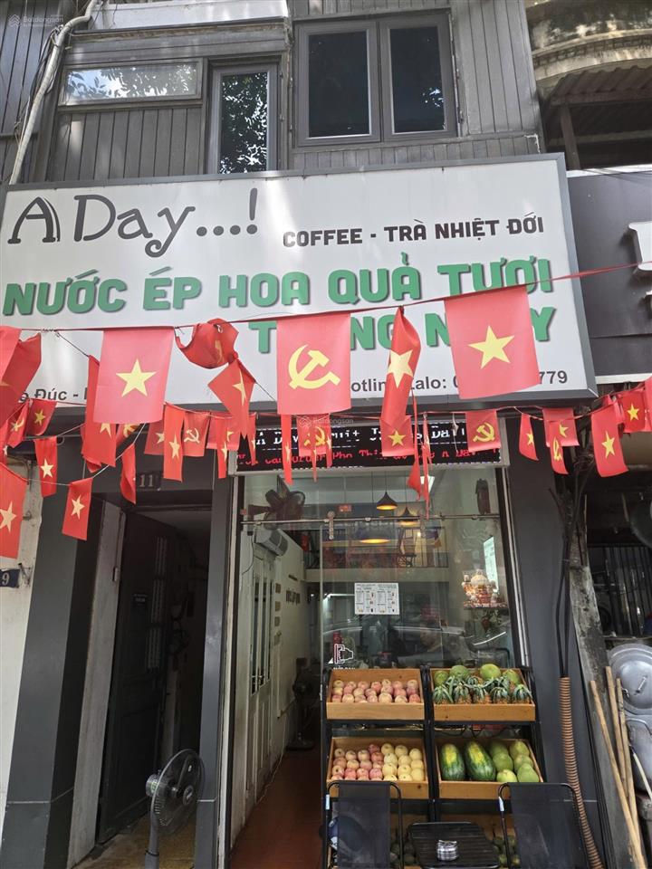 Cho thuê cửa hàng mặt phố 11 lò đúc 50m2, mặt tiền 3m, giá thuê 20 triệu/tháng.  0342 567 ***