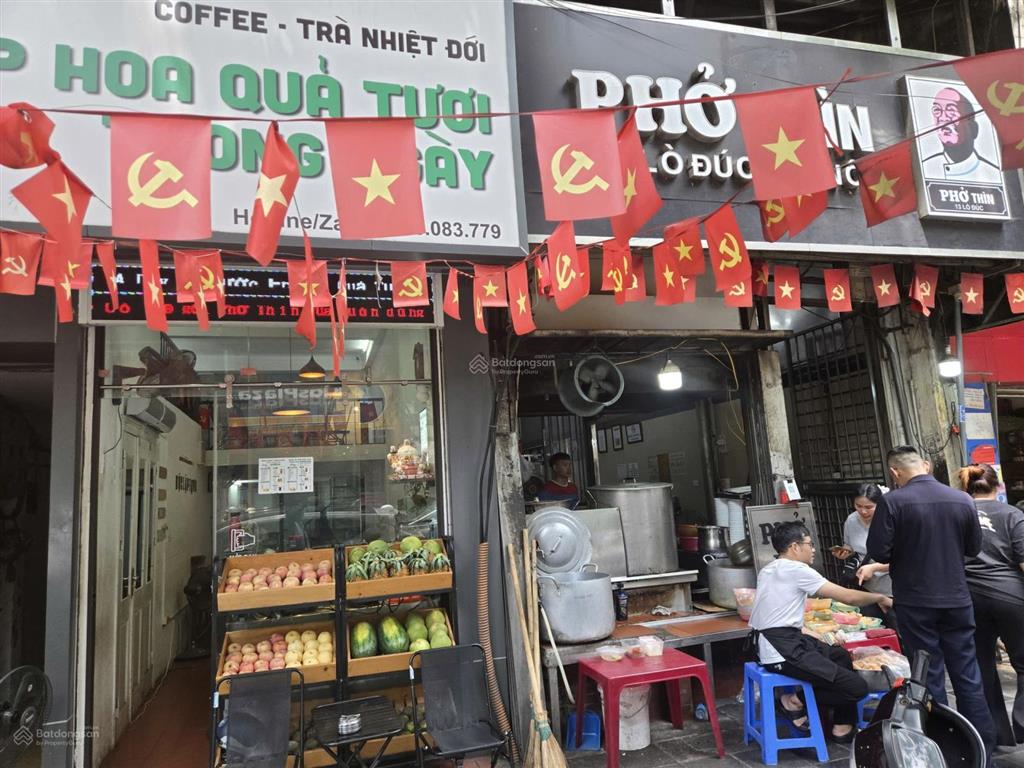 Cho thuê cửa hàng mặt phố 11 lò đúc 50m2, mặt tiền 3m, giá thuê 20 triệu/tháng.  0342 567 ***