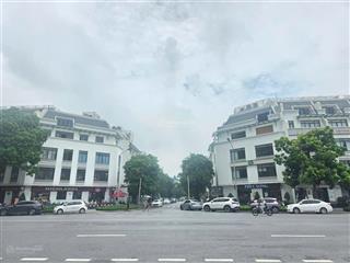 Ngay ngã tư vạn phúc 400m2 xây dựng 3 tầng, mặt tiền 35m, giá thuê 300 triệu/tháng.