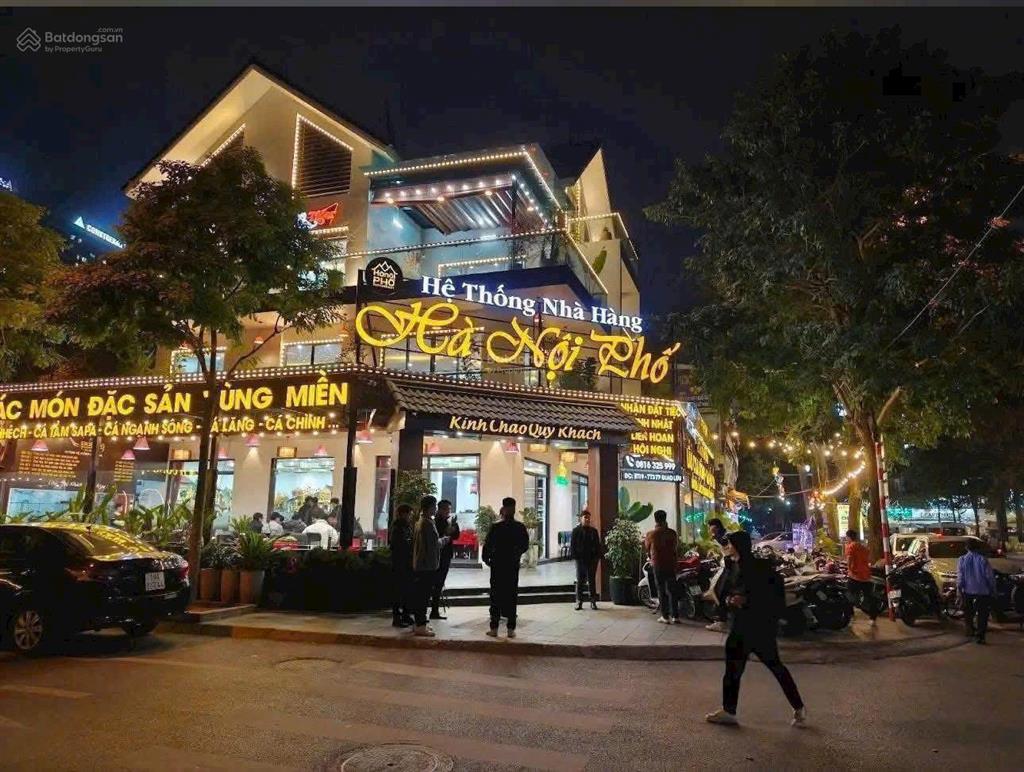 Ngay ngã tư vạn phúc 400m2 xây dựng 3 tầng, mặt tiền 35m, giá thuê 300 triệu/tháng.