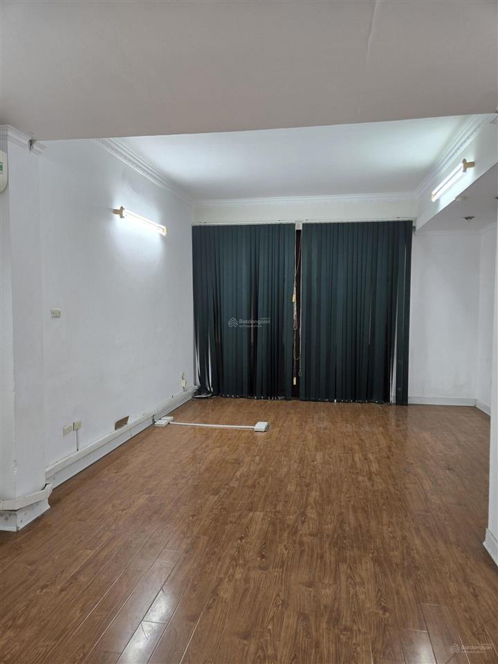 Cho thuê văn phòng tầng 3 tại 115 lê duẩn diện tích 50m2, giá 280 nghìn/m2/tháng.  0342 567 ***