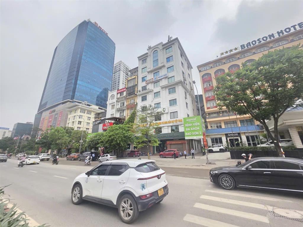 Tầng 1 tòa nhà mặt phố 71 nguyễn chí thanh 800m2, mặt tiền 50m, giá thuê 500 triệu/tháng.