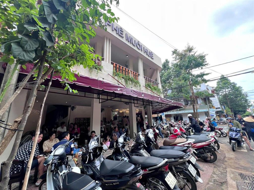 Lô góc mặt phố hàm nghi  chân đế chung cư 300m2, giá 155 triệu/tháng.  0342 567 ***
