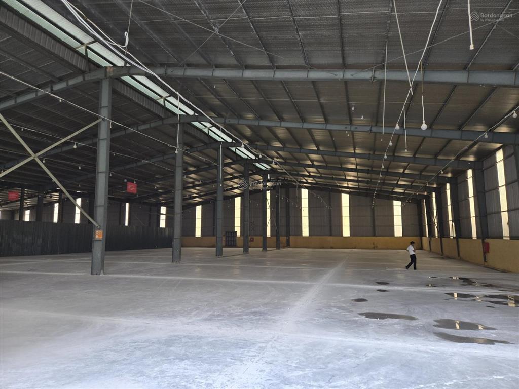 Cho thuê kho 2200m2 tại phường phúc diễn, giá 85 nghìn/m2. pháp lý chuẩn. pccc đầy đủ