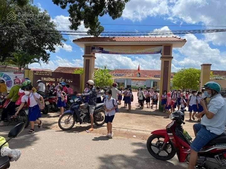 Sang gấp 2290m2 đất mt rộng ngay kcn hoạt động nhộn nhịp sát chợ, tr.học dân đông. giá 170tr bao sổ