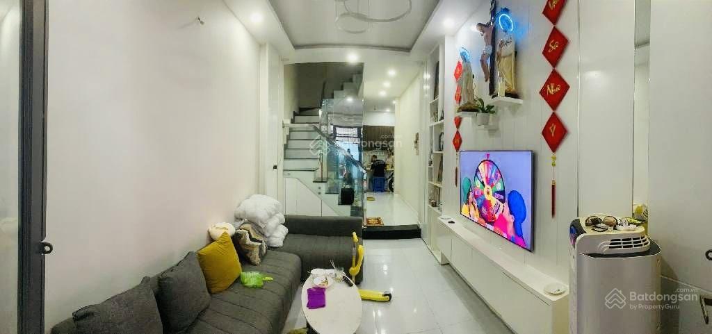 Sp nhà mới 4 tầng  sát mt phạm thế hiển  gần chợ  p.chánh hưng q8 (cũ)