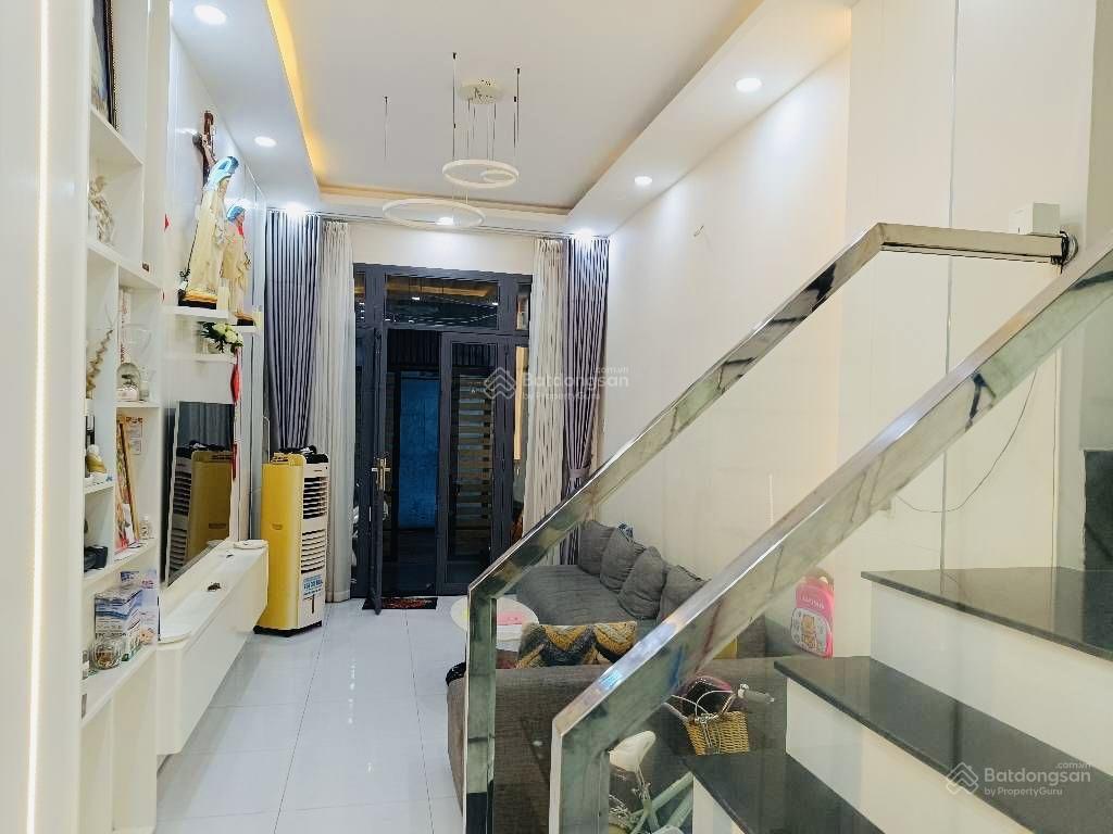 Sp nhà mới 4 tầng  sát mt phạm thế hiển  gần chợ  p.chánh hưng q8 (cũ)