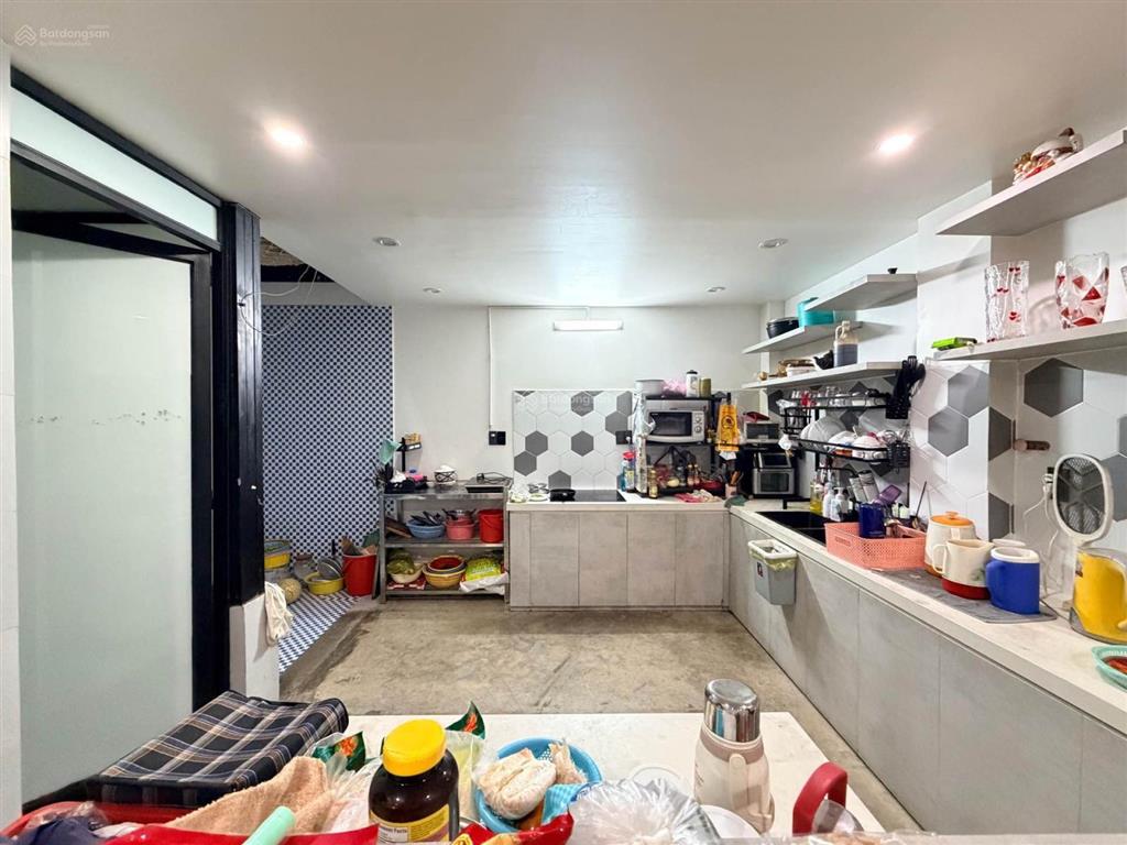 Bán ngộp 100m2 nhà 4 tầng đường bạch đằng khu sân bay chỉ 8.499 tỷ còn thương lượng