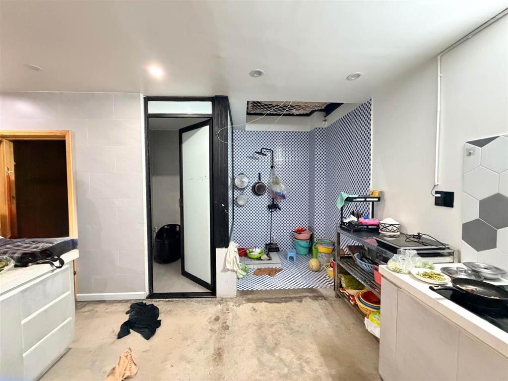 Bán ngộp 100m2 nhà 4 tầng đường bạch đằng khu sân bay chỉ 8.499 tỷ còn thương lượng