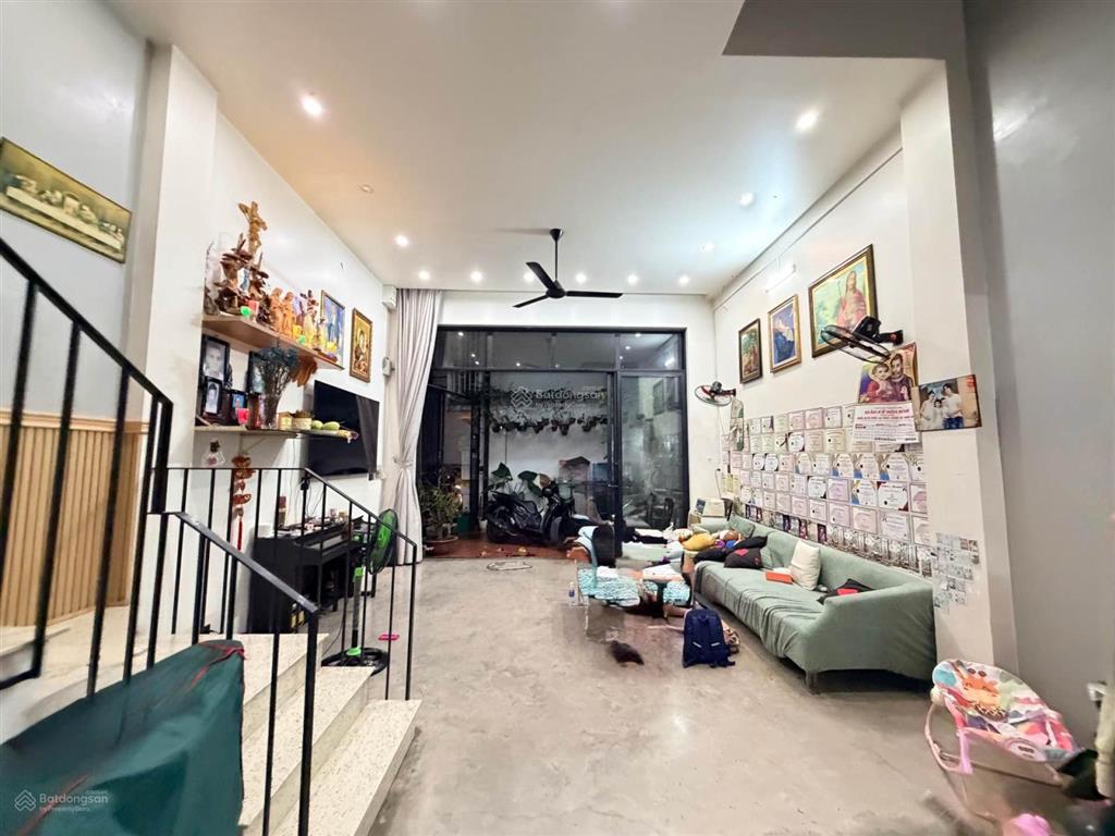 Bán ngộp 100m2 nhà 4 tầng đường bạch đằng khu sân bay chỉ 8.499 tỷ còn thương lượng