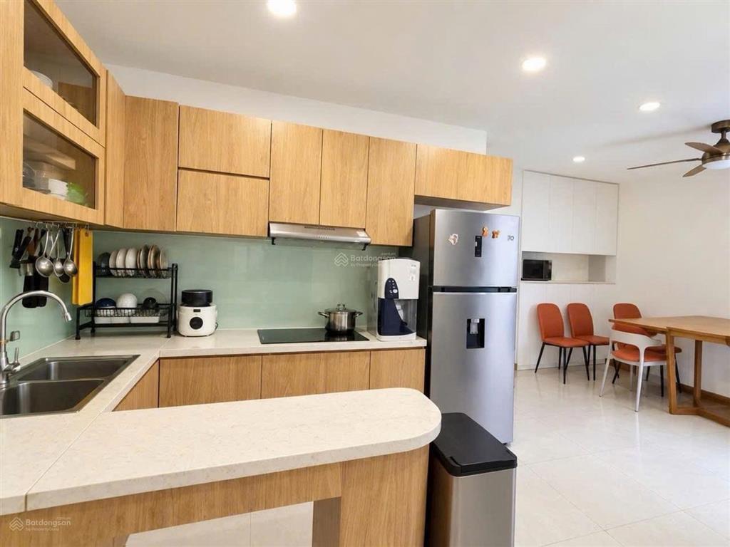 Định cư bán căn nhà kỷ niệm 2 tầng 100m2 có hồ bơi sân vườn giữa lòng bình thạnh với giá 7.99 tỷ