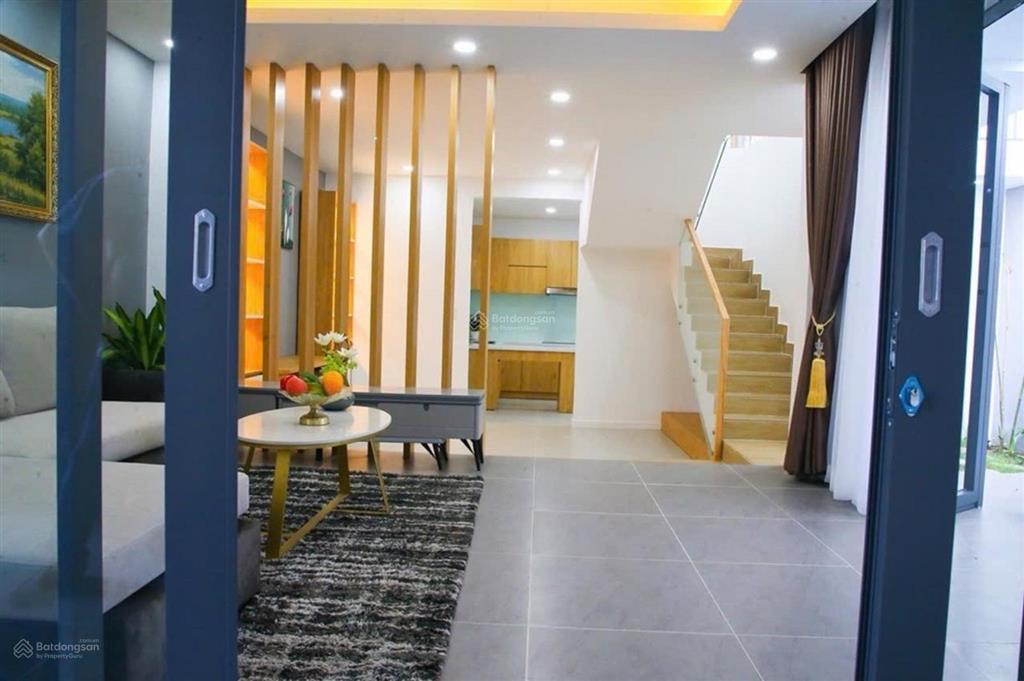 Định cư bán căn nhà kỷ niệm 2 tầng 100m2 có hồ bơi sân vườn giữa lòng bình thạnh với giá 7.99 tỷ