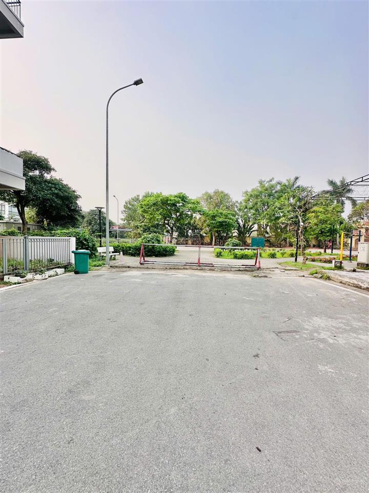 Chủ gửi bán nhà 4 tầng áp góc  view công viên  sổ sẵn sàng