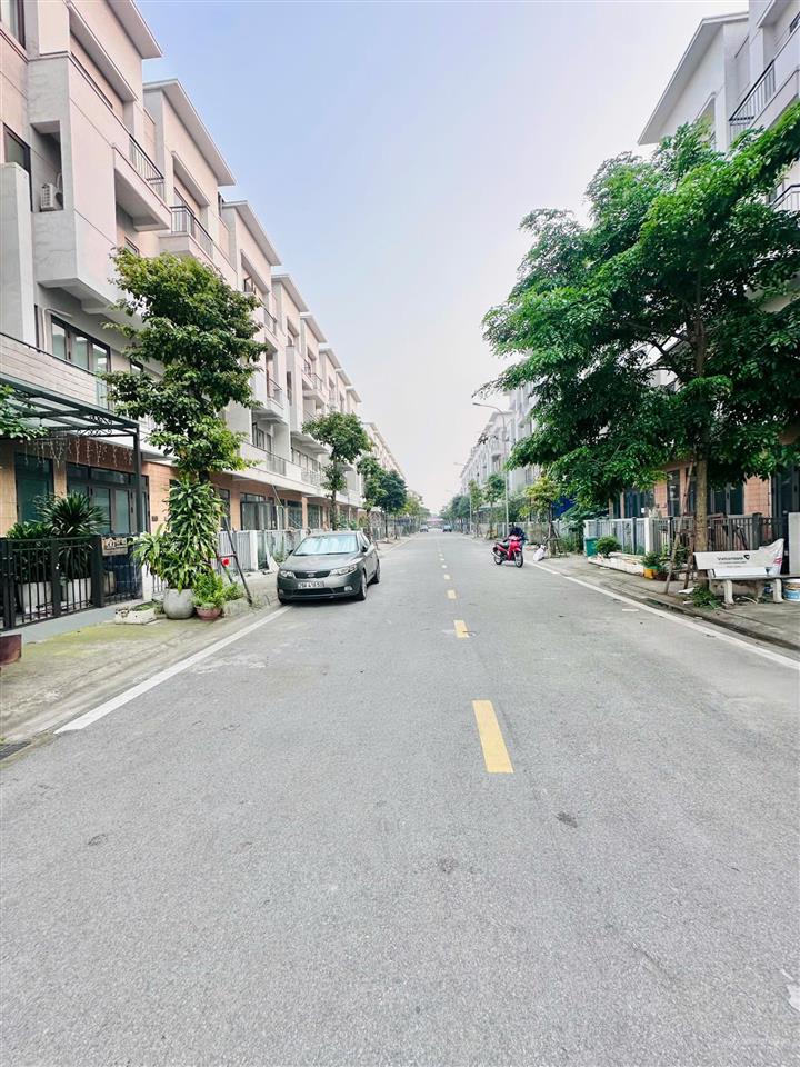 Chủ gửi bán nhà 4 tầng áp góc  view công viên  sổ sẵn sàng