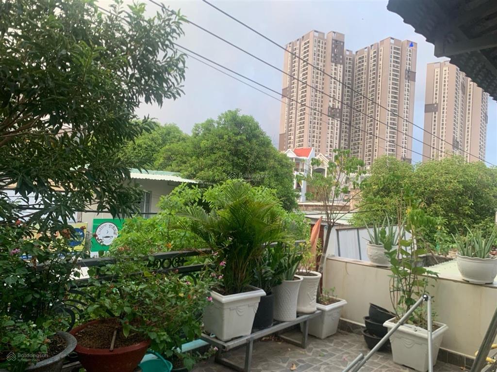 P.dĩ anngay cuối đường phạm văn đồng thủ đức 95m2 3 tầng mặt tiền đường 10m tiện kinh doanh