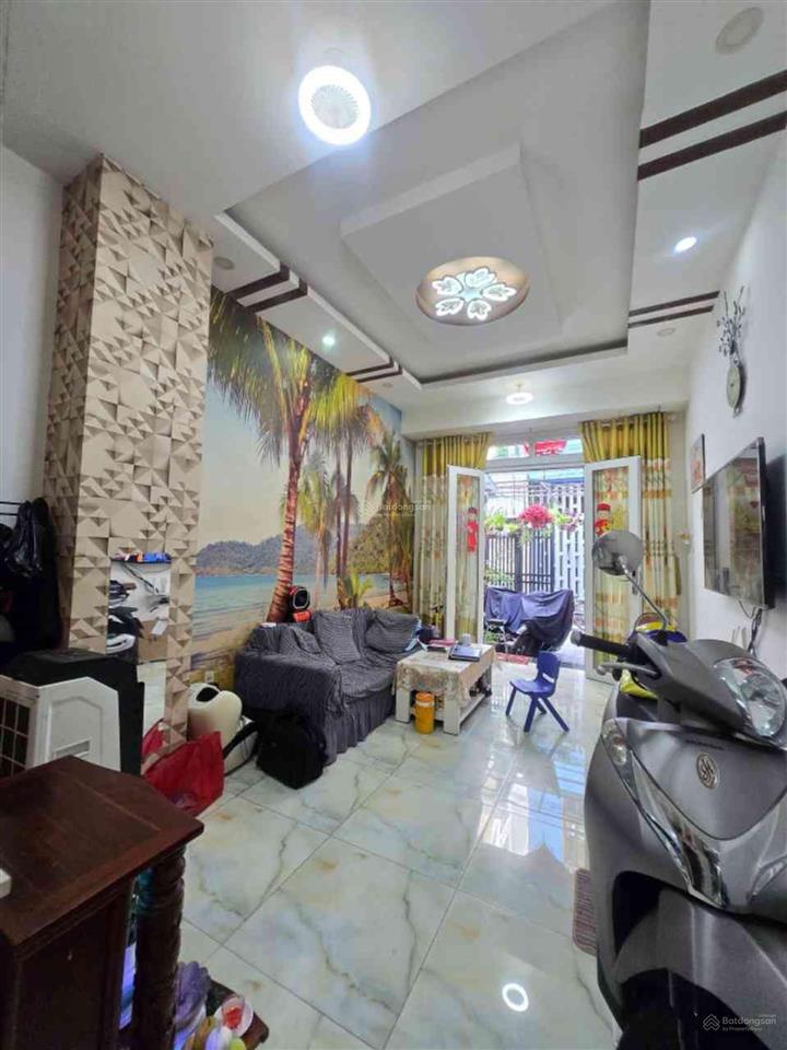 Ngay sau gigamall nhà 3 tầng đẹp 2 mặt hẻm khu an ninh  nhà chủ lâu đời chưa qua đầu tư 7.2