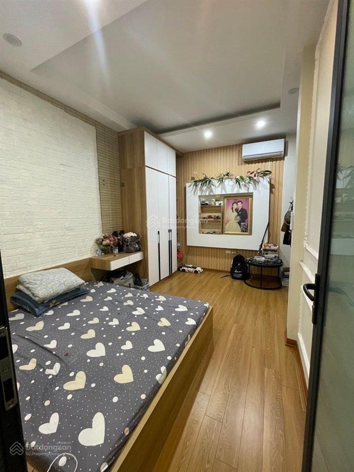 Rẻ nhất bồ đề. ô tô đỗ cổng. 10p sang trung tâm phố cổ.