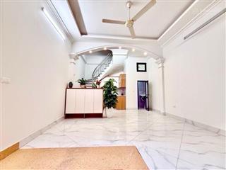 Nhà lâm du  chủ giảm sâu, giá đầu tư
dt 36m  5 tầng  mt 4,6m . full nội thất. 10m ra hồ lâm