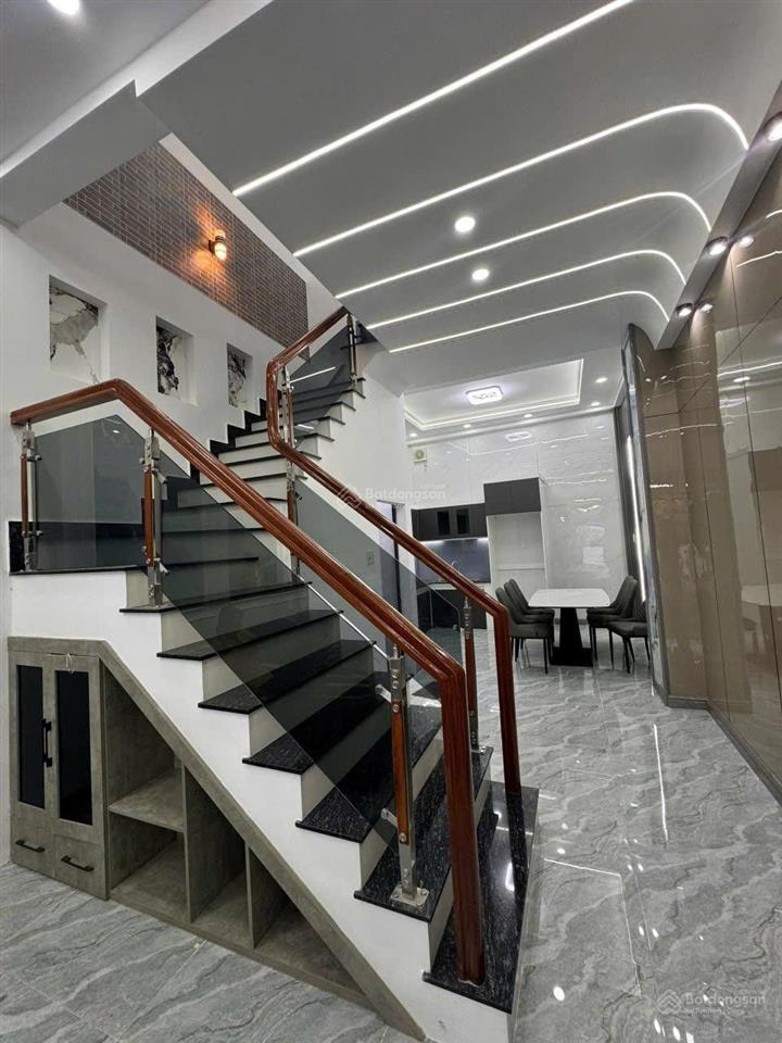 Bán gấp nhà tân chánh hiệp 8 4.1 x 15 2 tầng hẻm xe hơi thông giảm giá còn 4t5