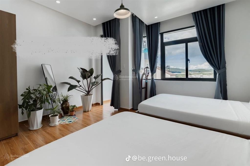 Nhà mới, vị trí ngay chợ ngô quyền, gần trung tâm, đi lại thuận tiện.
hiện đang kinh doanh homes