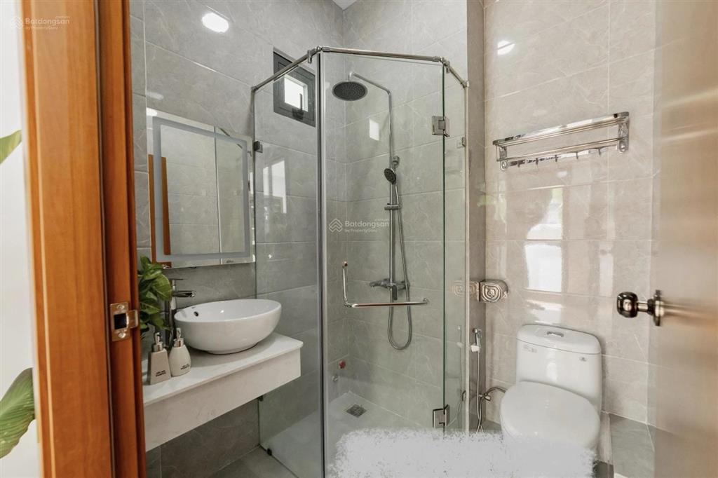 Nhà mới, vị trí ngay chợ ngô quyền, gần trung tâm, đi lại thuận tiện.
hiện đang kinh doanh homes