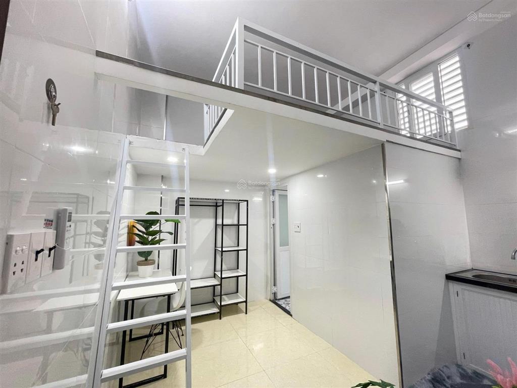 Cho thuê phòng trọ có gác ngay sát bên trường cao đẳng đại việt sài gòn  ngay lê văn duyệt