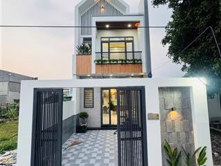 Cần bán nhà 2 tỷ 860 triệu mỹ hạnh giáp hóc môn, 5 x 22, thổ cư , sổ riêng , hoàn công 0931 288 ***