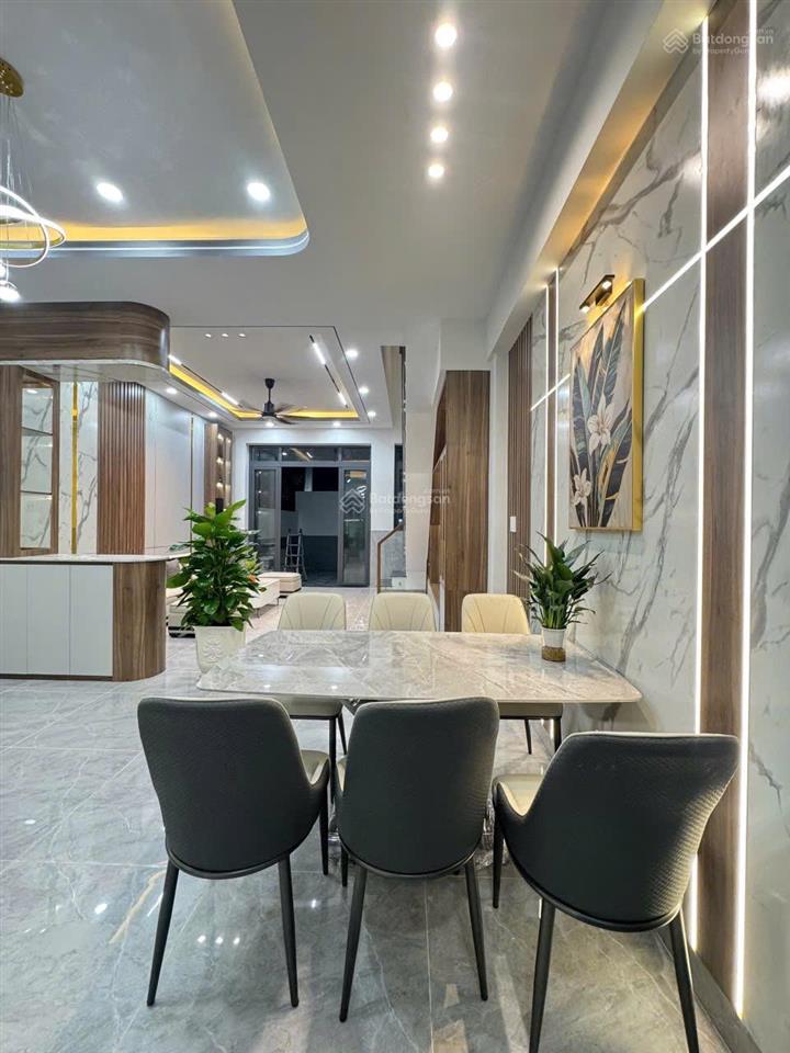 Cần bán nhà 2 tỷ 860 triệu mỹ hạnh giáp hóc môn, 5 x 22, thổ cư , sổ riêng , hoàn công 0931 288 ***