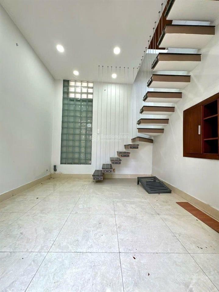 Mặt đường kinh doanh giáp phan xích long, ô tô đậu cửa 4 tầng btct, dtsd 80m2 chỉ nhỉnh 5 tỷ