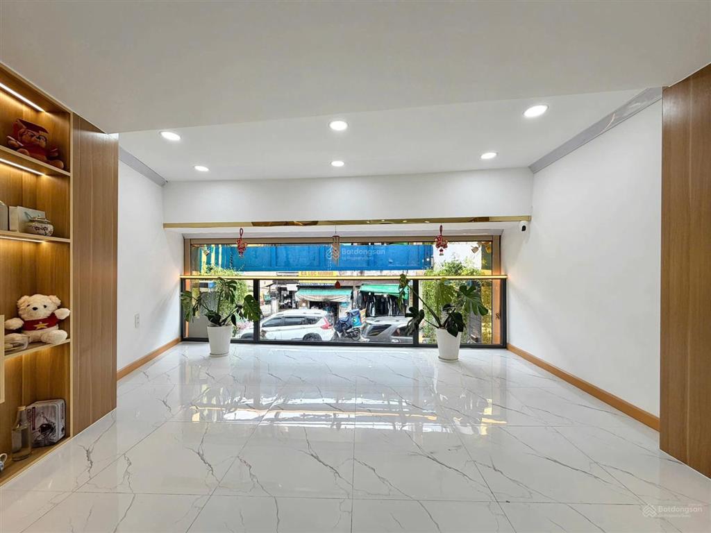 Nhỉnh 10tỷ mặt đường kinh doanh phan văn trị,ngang 5,5m dài 18m, 4 tầng btct