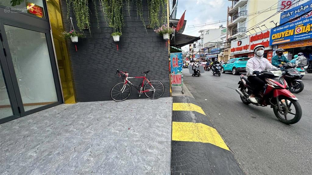 Nhỉnh 10tỷ mặt đường kinh doanh phan văn trị,ngang 5,5m dài 18m, 4 tầng btct