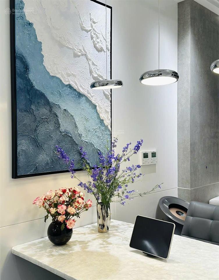 Tôi có nhu cầu bán căn 4pn 190m2 tòa artemis, sổ đỏ, slot xe, giá 17 tỷ.  0936 242 ***