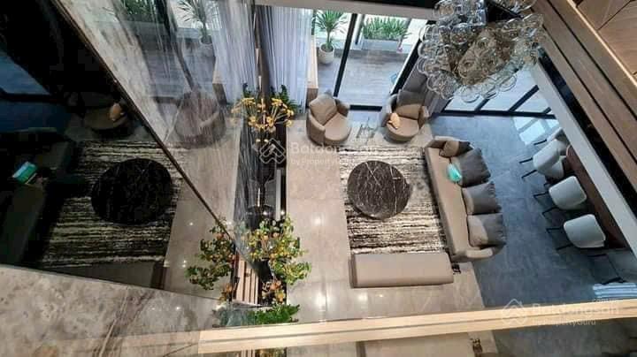 Gia đình cần bán căn duplex 3pn 190m2 king palace, nội thất mới của cdt, giá 14 tỷ.  0936 242 ***