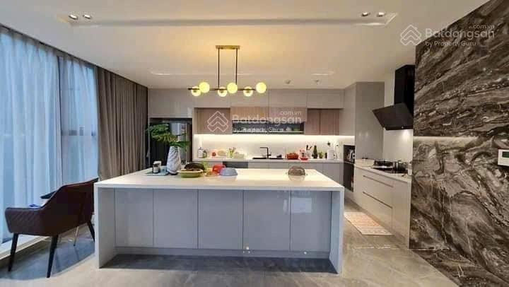 Gia đình cần bán căn duplex 3pn 190m2 king palace, nội thất mới của cdt, giá 14 tỷ.  0936 242 ***