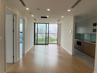 Gia đình cần bán căn 3pn +1 , góc 150m2 tòa sky city,có slot xe, giá 16,5 tỷ.  0936 242 ***