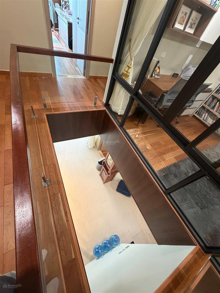 Tôi cần bán căn góc 4pn, 320 m2 tòa udic westlake, view hồ, giá 26 tỷ. 0936 242 ***