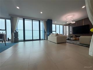Tôi cần bán căn góc 4pn, 320 m2 tòa udic westlake, view hồ, giá 26 tỷ. 0936 242 ***