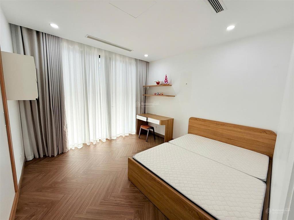 Tôi cần bán căn 4pn chung cư ct3 mễ trì hạ, dt 152m2, giá 9,5 tỷ.  0936 242 ***
