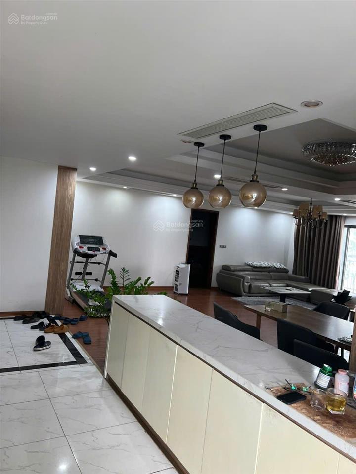 Vợ chồng tôi cần bán căn góc 3pn 135m² tòa watermark tây hồ, view hồ, giá 16 tỷ.  0936 242 ***